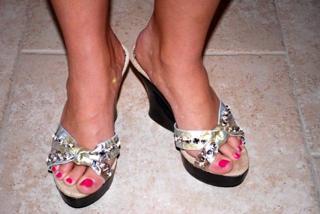 Samantha Brown feet photo thumbnail