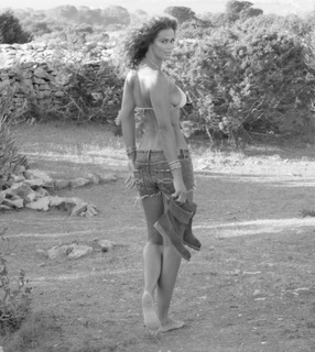Samantha De Grenet feet photo thumbnail