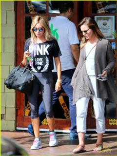 Samantha Droke feet photo 3