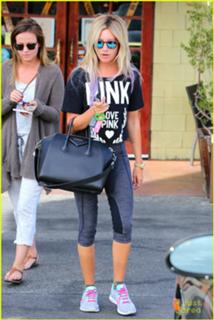 Samantha Droke feet photo 18