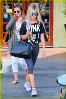 Samantha Droke feet photo 17