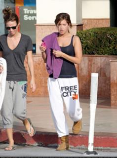 Samantha Droke feet photo 13