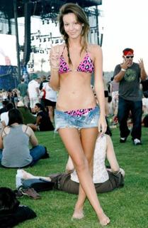 Samantha Droke feet photo 1