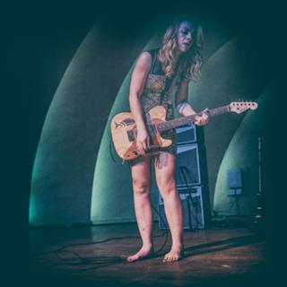 Samantha Fish feet photo 3