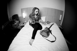 Samantha Fish feet photo 12