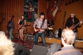 Samantha Fish feet photo 5