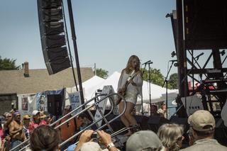 Samantha Fish feet photo 4