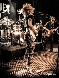 Samantha Fish feet photo 2
