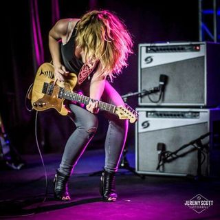Samantha Fish feet photo 1