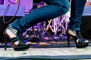 Samantha Fish feet photo 19
