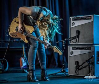 Samantha Fish feet photo 15