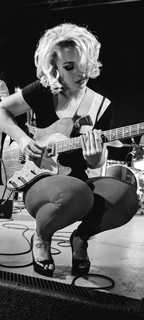 Samantha Fish feet photo 9