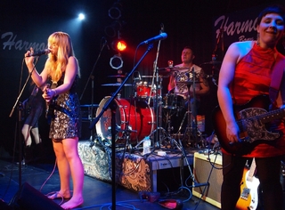 Samantha Fish feet photo 3