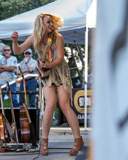 Samantha Fish feet photo 1
