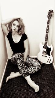 Samantha Fish feet photo 4