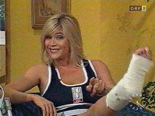 Samantha Fox feet photo thumbnail