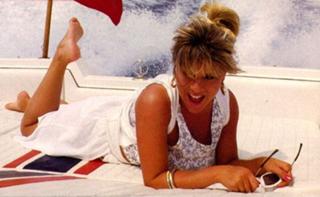 Samantha Fox feet photo thumbnail