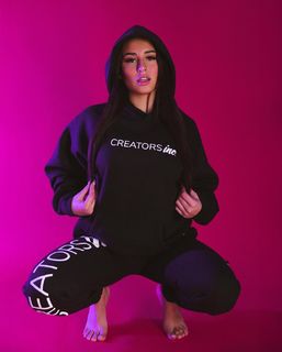 Samantha Frank feet photo thumbnail