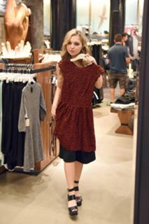 Samantha Hanratty feet photo thumbnail