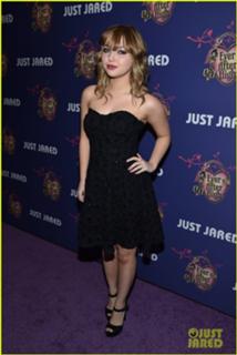 Samantha Hanratty feet photo thumbnail