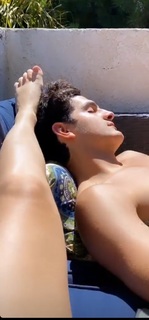 Samantha Hanratty feet photo thumbnail