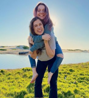 Samantha Hanratty feet photo thumbnail