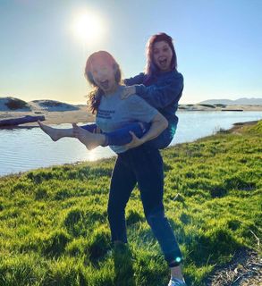 Samantha Hanratty feet photo thumbnail