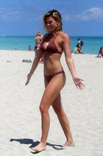 Samantha Hoopes feet photo 8