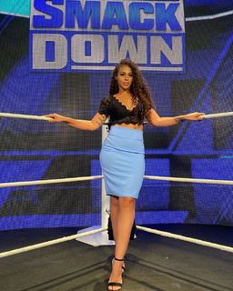 Samantha Irvin feet photo thumbnail