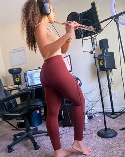 Samantha Irvin feet photo thumbnail