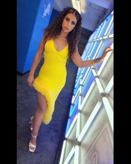 Samantha Irvin feet photo thumbnail