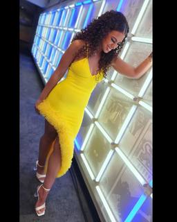 Samantha Irvin feet photo thumbnail