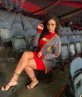 Samantha Irvin feet photo thumbnail