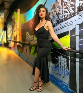 Samantha Irvin feet photo thumbnail