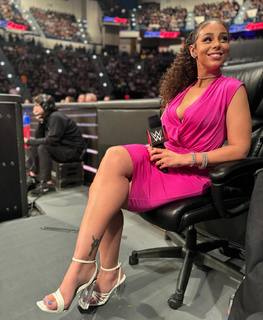 Samantha Irvin feet photo thumbnail