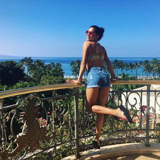 Samantha Logan feet photo 1