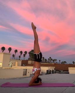 Samantha Logan feet photo 3