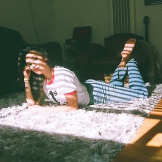 Samantha Logan feet photo 9