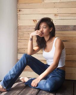 Samantha Logan feet photo 5