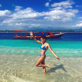 Samantha Logan feet photo 13