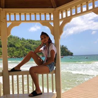 Samantha Logan feet photo 7