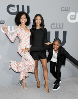 Samantha Logan feet photo 3