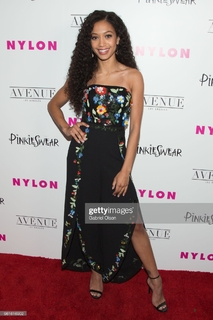 Samantha Logan feet photo 7