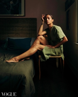 Samantha Logan feet photo 10