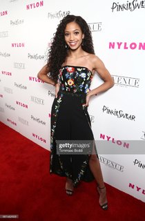 Samantha Logan feet photo 3