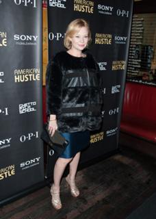 Samantha Mathis feet photo thumbnail