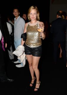 Samantha Mathis feet photo thumbnail