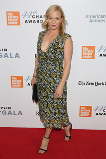 Samantha Mathis feet photo thumbnail