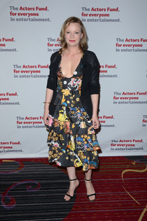 Samantha Mathis feet photo thumbnail