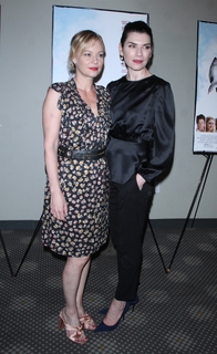 Samantha Mathis feet photo thumbnail